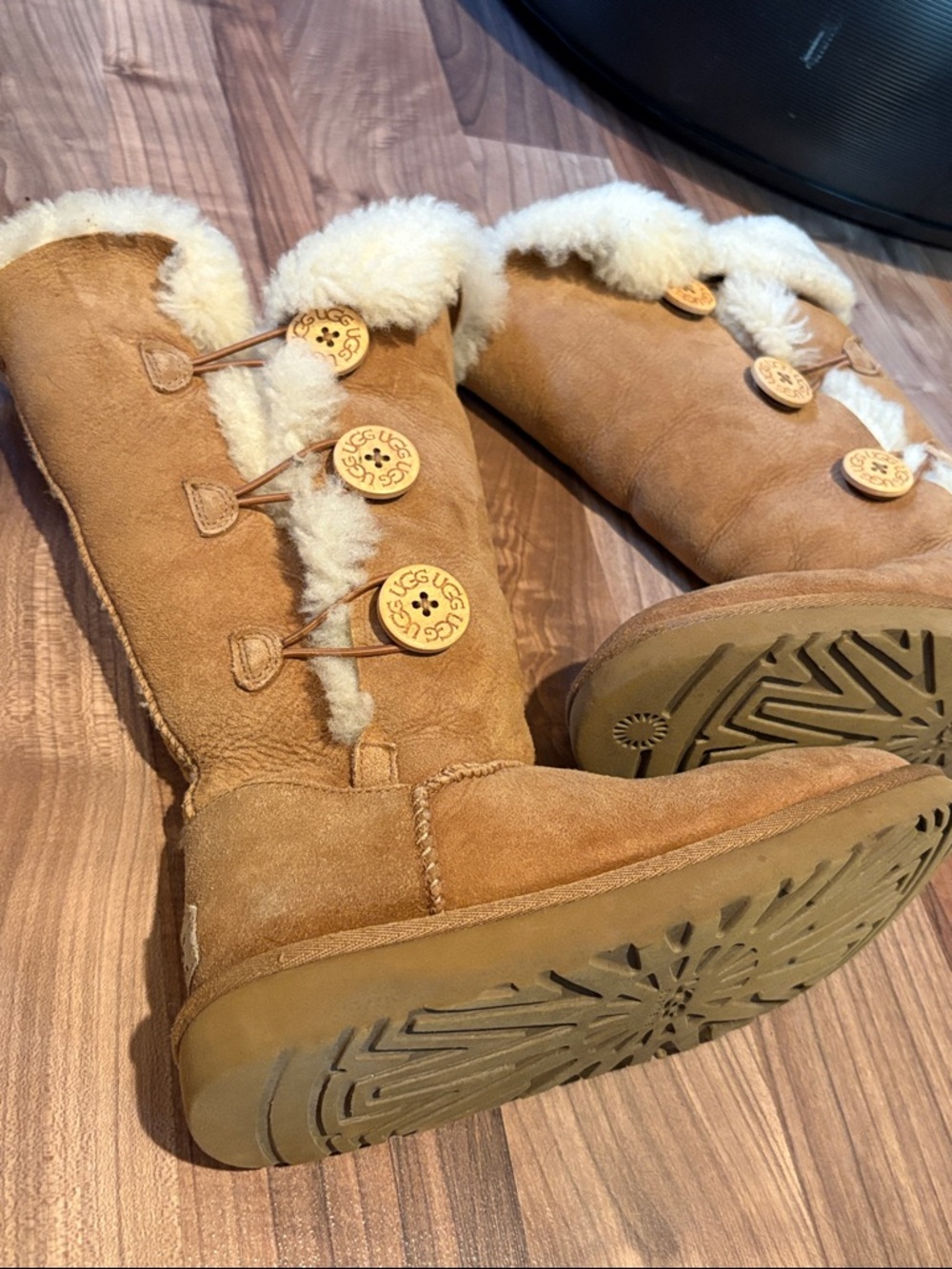 UGG Women's Bailey Button Triplet Boot Classic Chestnut Brown 1873 Size 7